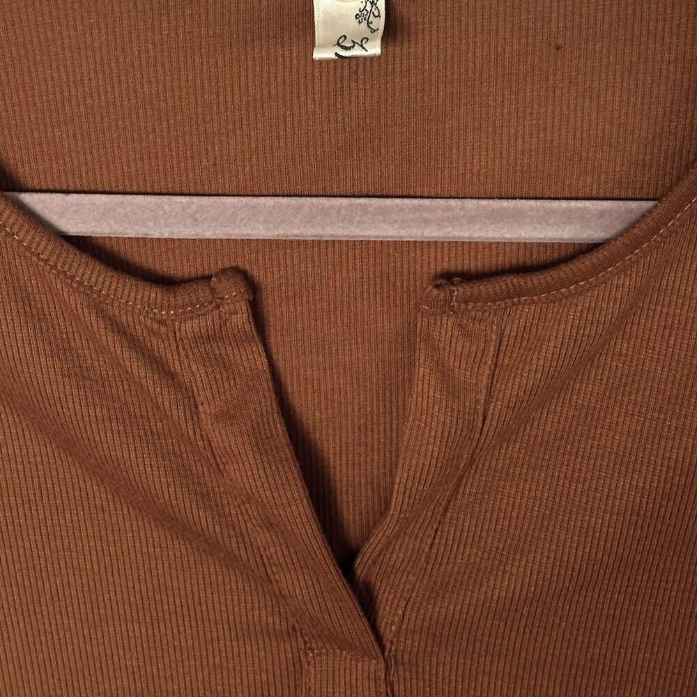 Long Sleeve Light Brown Women's Tee Shirt Size Medium - Picture 4 of 8
